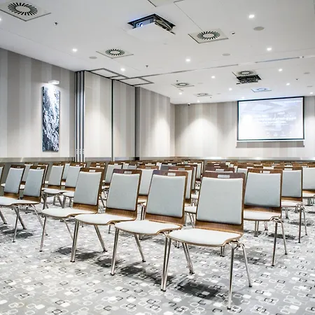 Dabrowa Gornicza-katowice By Ihg Отель Домброва-Гурнича
