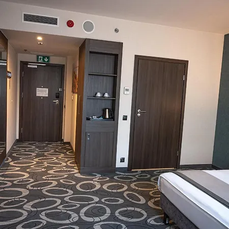 Dabrowa Gornicza-katowice By Ihg 4* Домброва-Гурнича